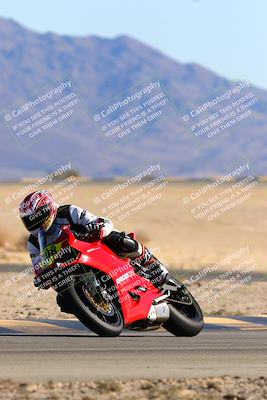 media/Jan-08-2022-SoCal Trackdays (Sat) [[1ec2777125]]/Turn 4 (1145am)/